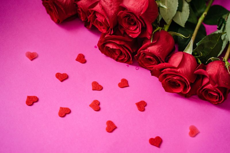 Bouquet Saint-Valentin roses rouges cœur interflora